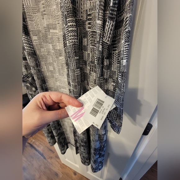 NWT Lularoe Sarah Long Layering White & Black Print Cardigan Size M - Picture 6 of 7